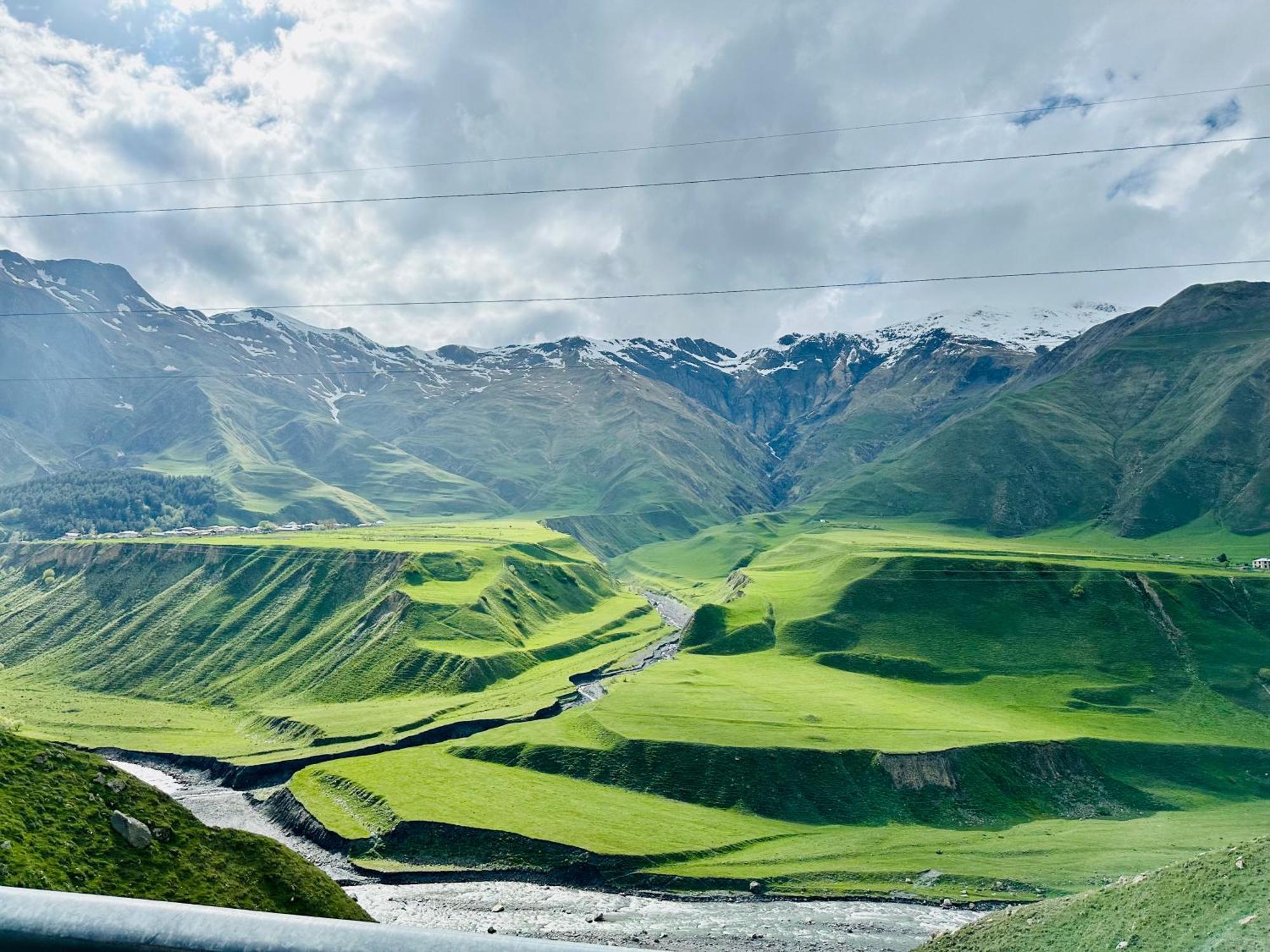 הוילה Alpine Escape Kazbegi מראה חיצוני תמונה